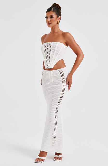 Vestido corsé Carla blanco con corsé palabra de honor y falda larga de malla texturizada